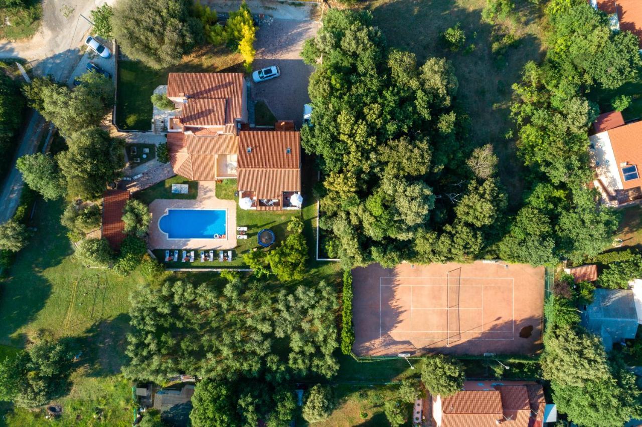 Guesthouse "Barboska" - Big Outdoor Swimming Pool & Private Tennis Court Vodnjan Exterior photo