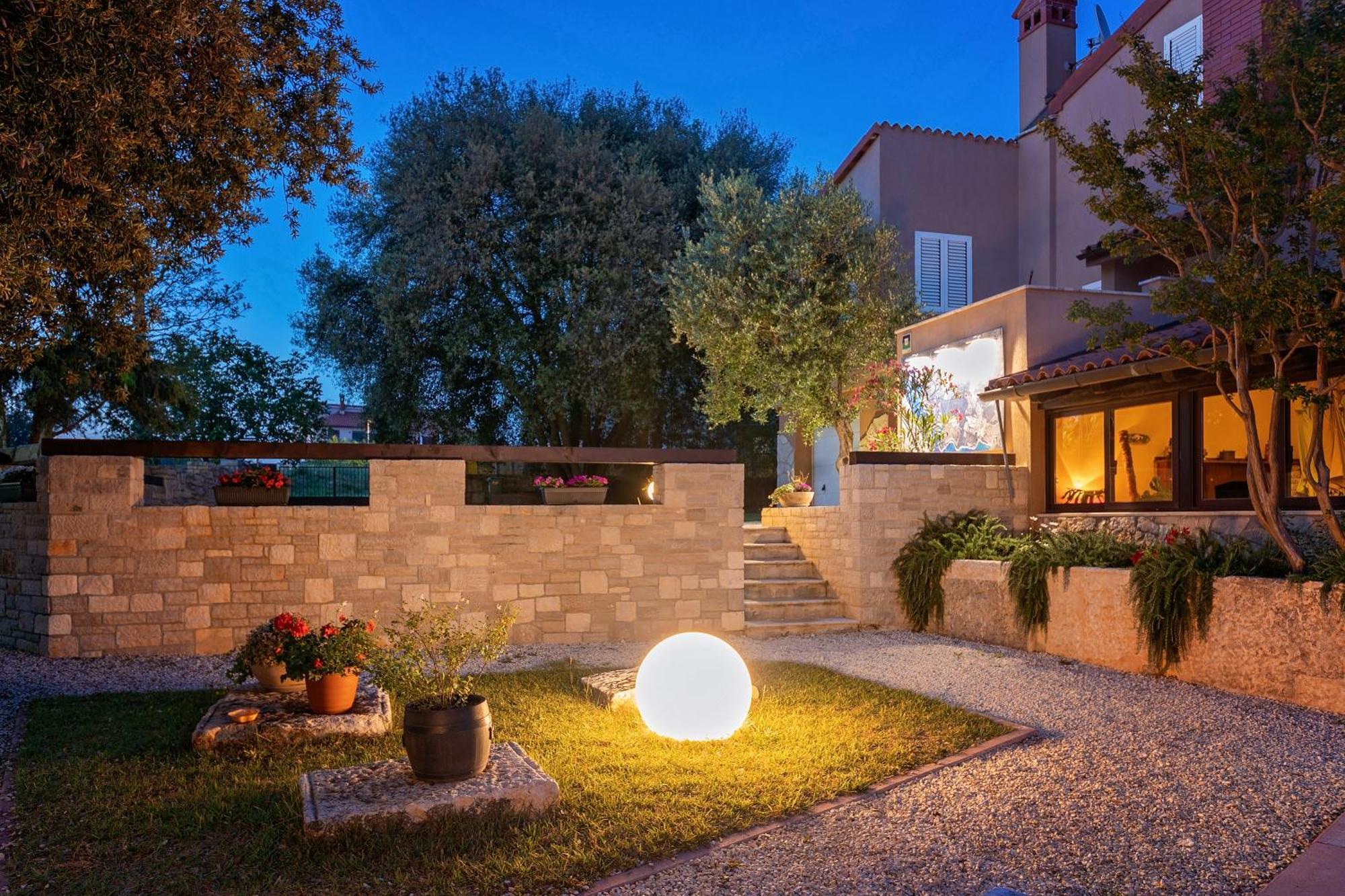 Guesthouse "Barboska" - Big Outdoor Swimming Pool & Private Tennis Court Vodnjan Exterior photo