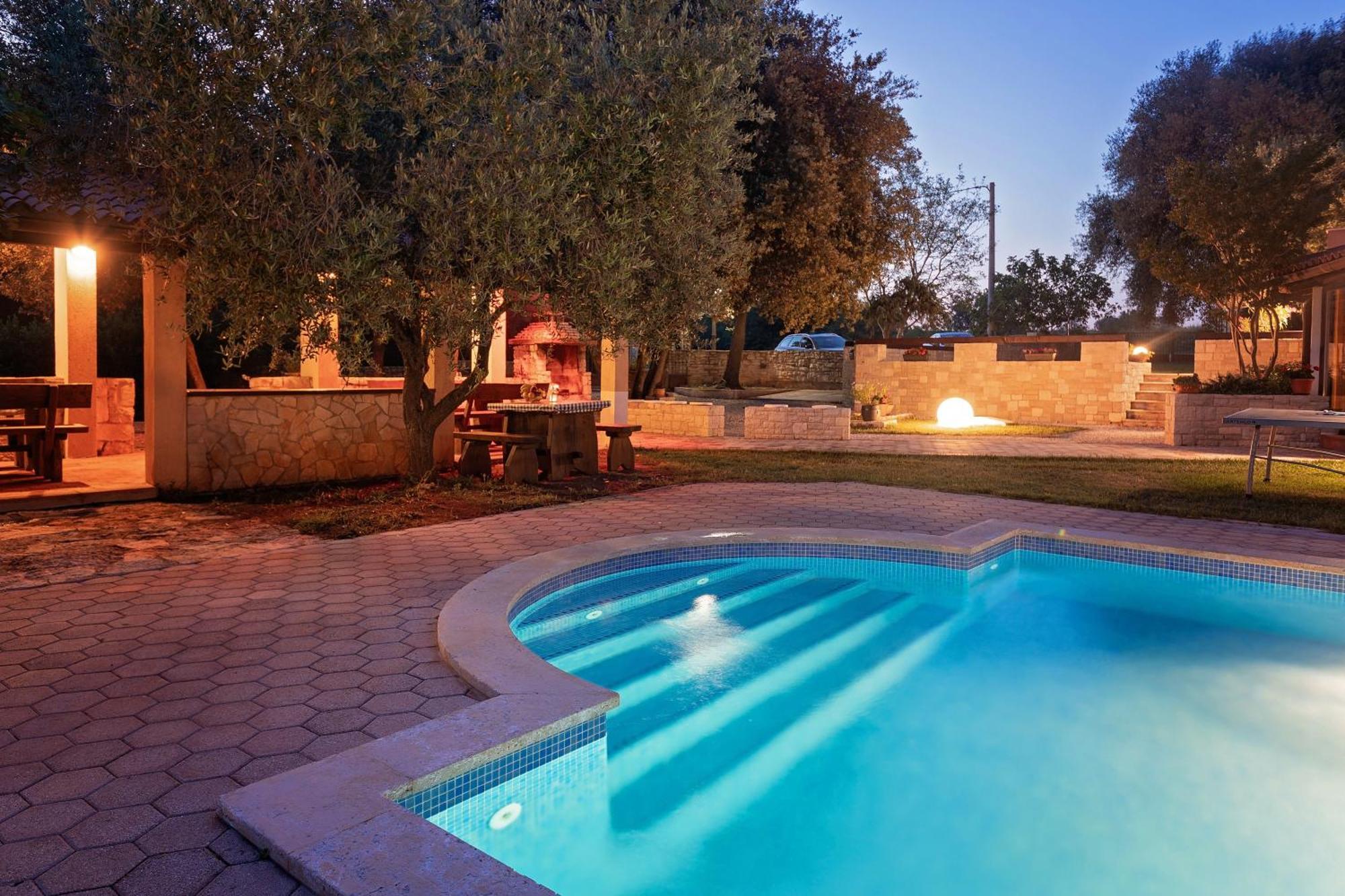 Guesthouse "Barboska" - Big Outdoor Swimming Pool & Private Tennis Court Vodnjan Exterior photo