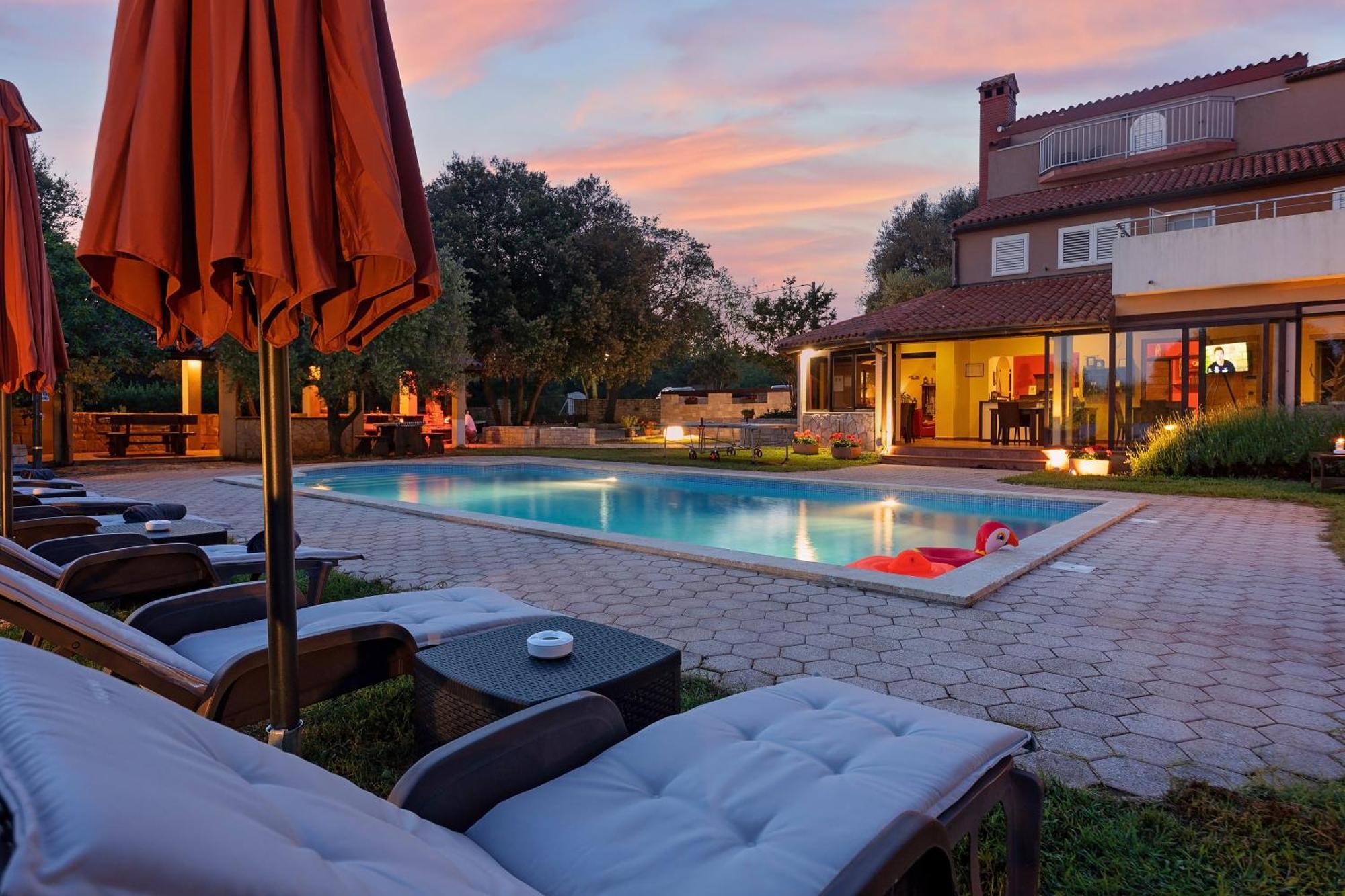 Guesthouse "Barboska" - Big Outdoor Swimming Pool & Private Tennis Court Vodnjan Exterior photo