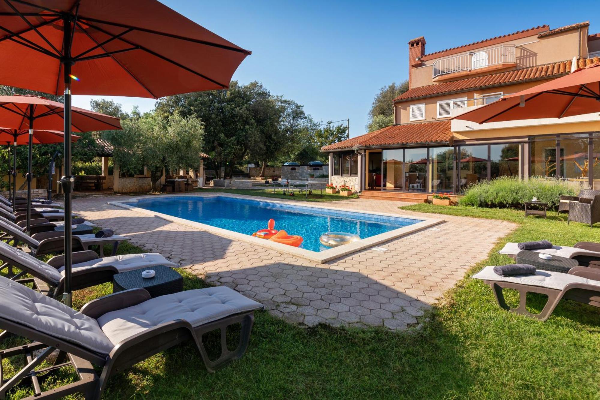 Guesthouse "Barboska" - Big Outdoor Swimming Pool & Private Tennis Court Vodnjan Exterior photo