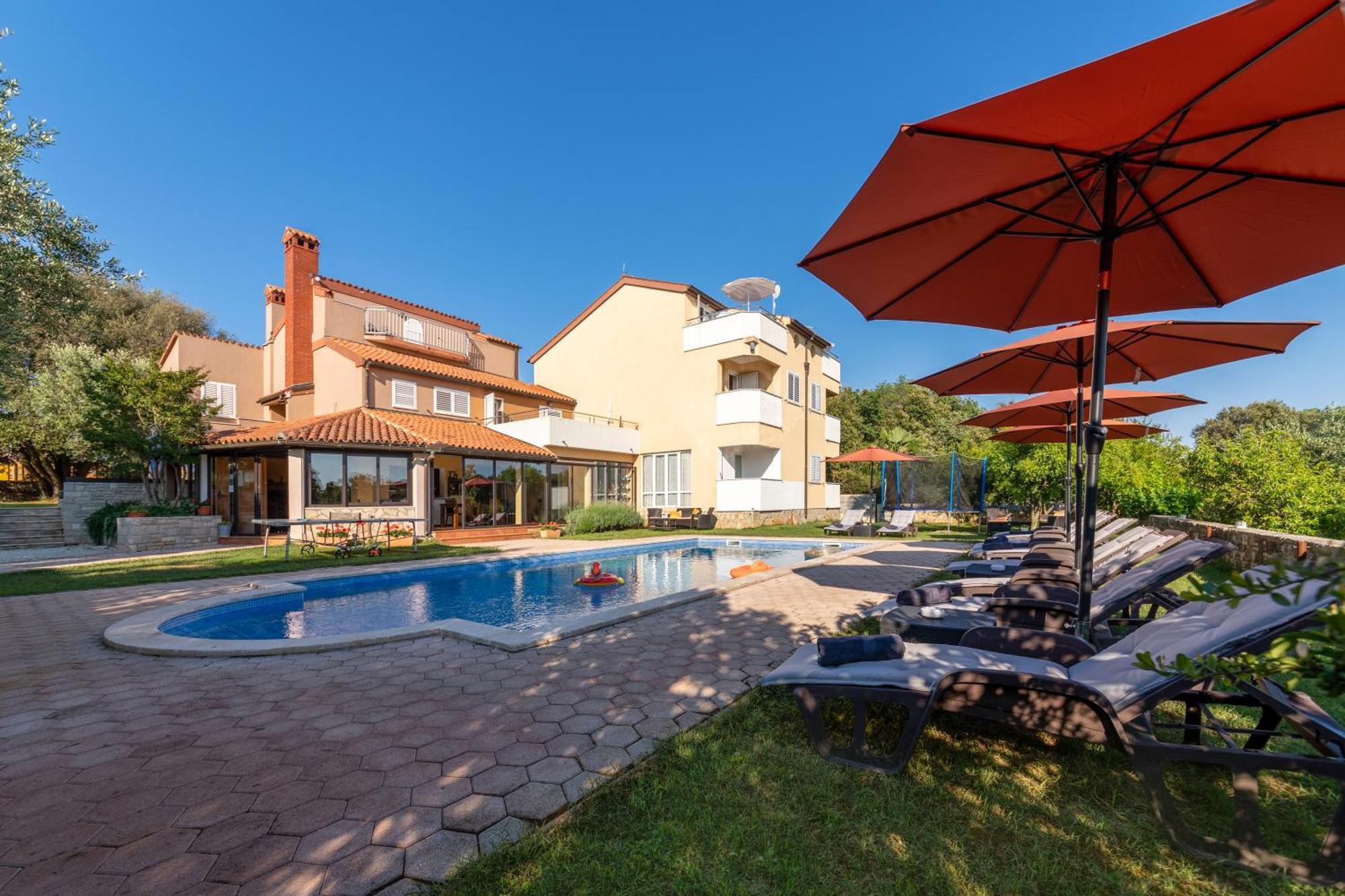 Guesthouse "Barboska" - Big Outdoor Swimming Pool & Private Tennis Court Vodnjan Exterior photo